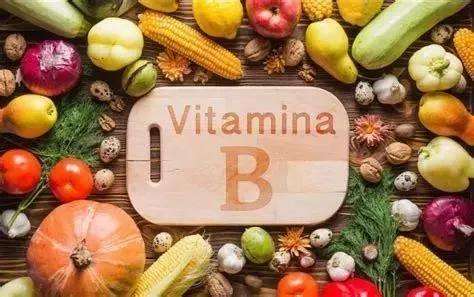 Mối quan hệ giữa vitamin B9 và axit folic là gì?